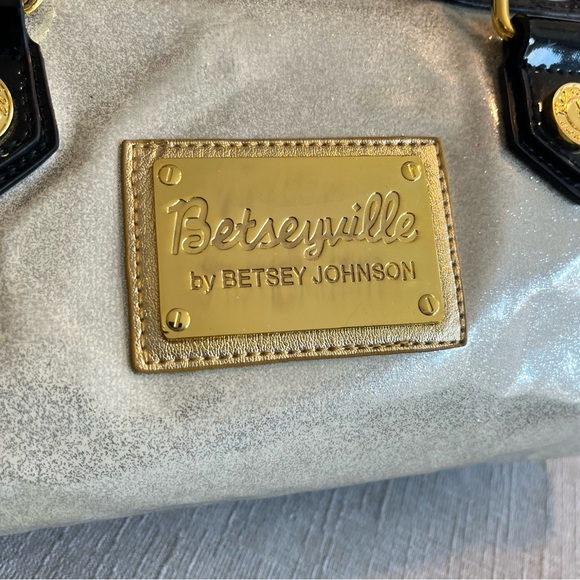 Betseyville Silver Glitter Paten Small Bag Satchel Punk Rockabilly Heart Tag - Picture 5 of 16